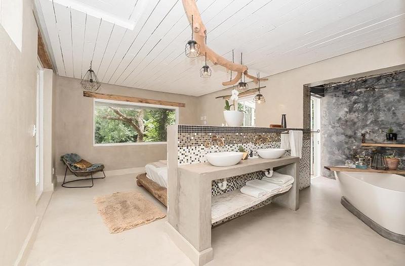 8 Bedroom Property for Sale in Hout Bay Western Cape